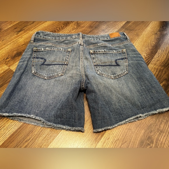 American Eagle Distressed Denim Shorts size 6 distressed hem neutral minimalist - Picture 3 of 11